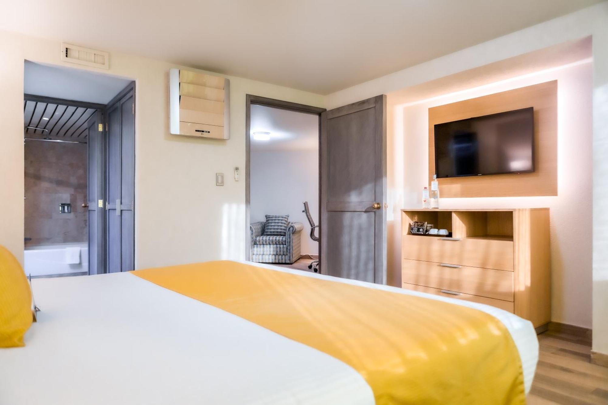 La Joya Pachuca Hotel Exterior photo A room at the hotel